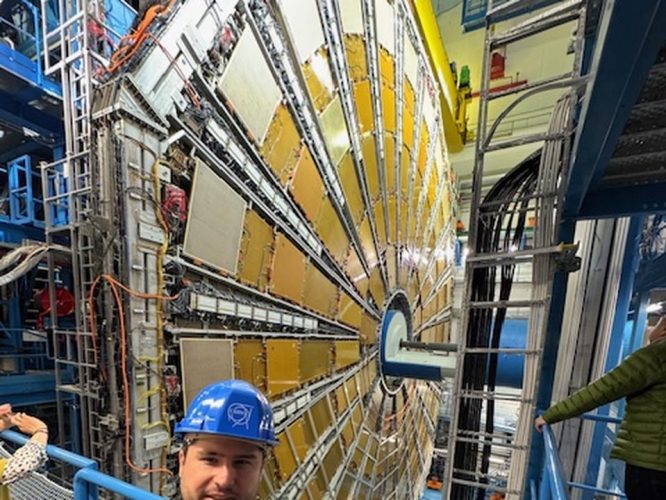 Detector en instalación en el CERN.