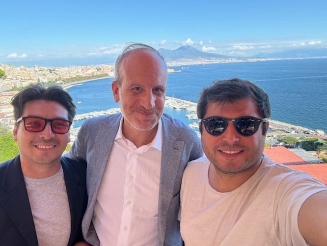 Encuentro con contrapartes científicas en Nápoles, Italia.